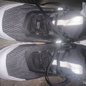 ON Women's Black and White Athletic Sneakers